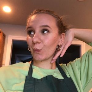 Meet your Posher, Elizabeth